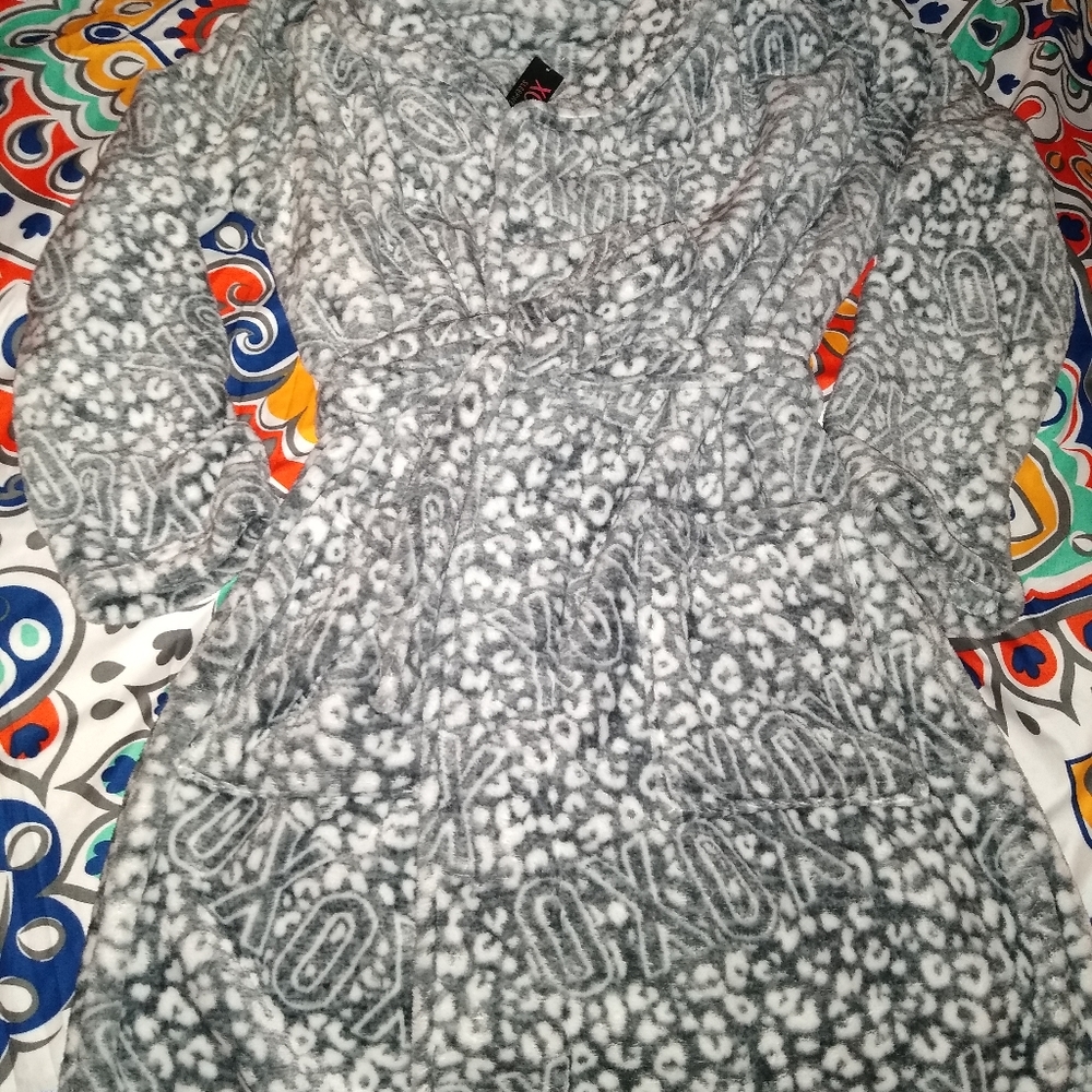 XOXO ROBE - Picture 4 of 5